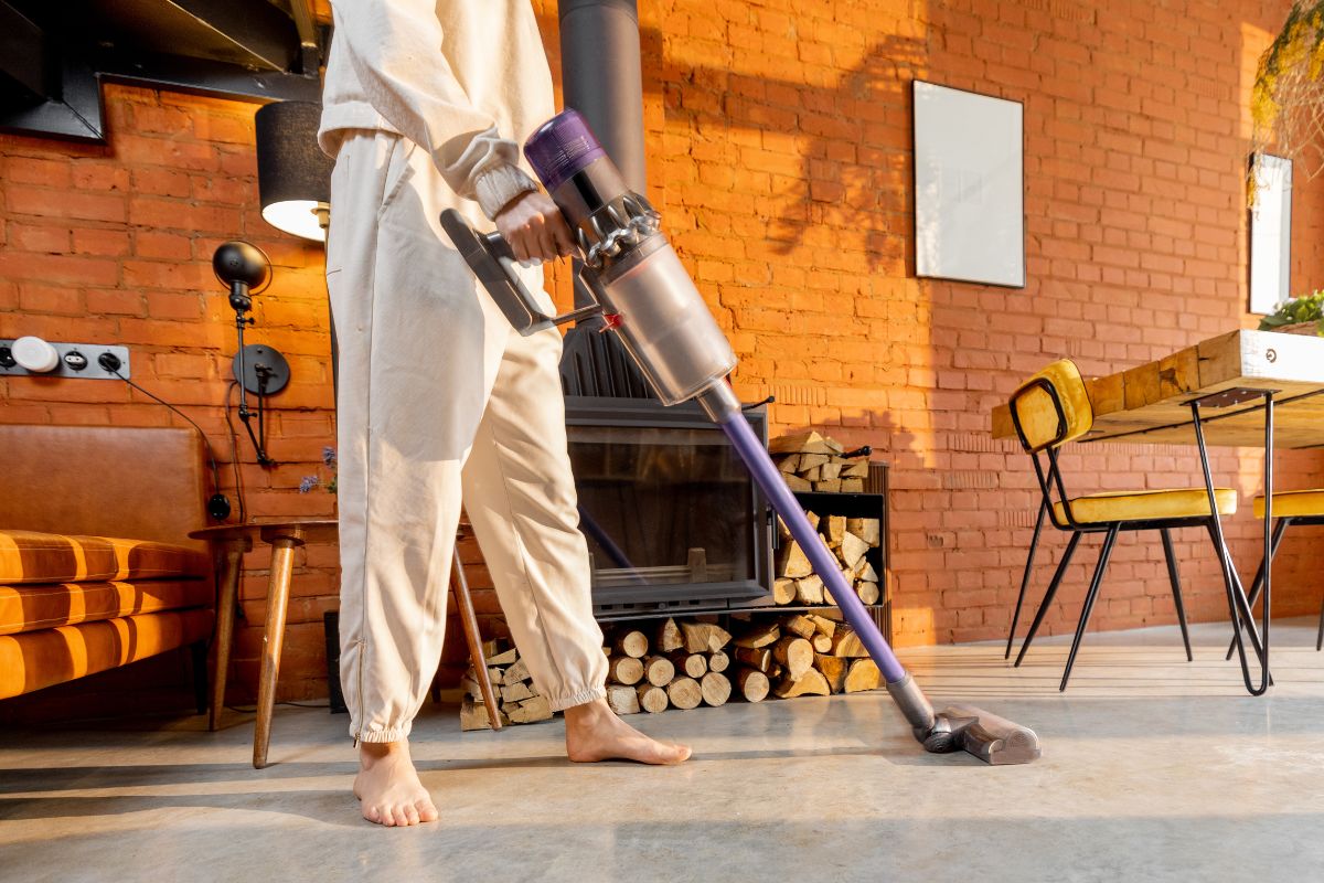 Do Dyson Stick Vacuums Come With Spare Batteries? [Which Ones Do And Don’t]