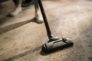 do shark cordless vacuums come with chargers? [a buyer’s guide]