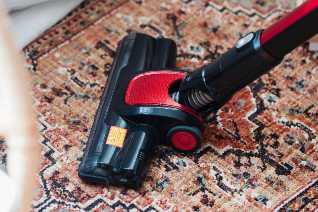 How Long Will A Dyson V6 Battery Charge? Eight's Great