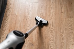 how to charge dreametech t10 vacuums
